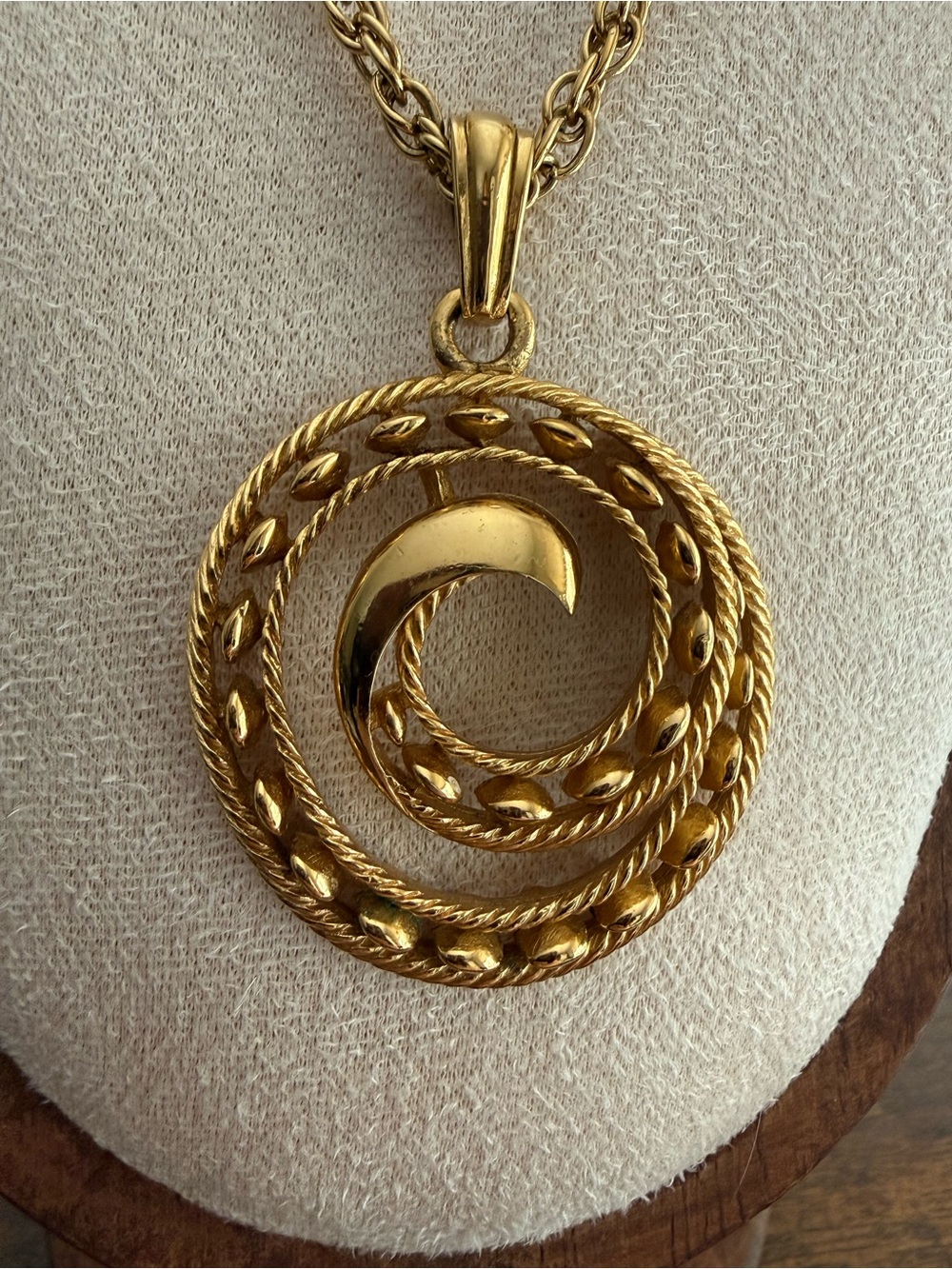 Trifari Gold-tone Spiral Rope Pendant Necklace - Picture 3 of 6